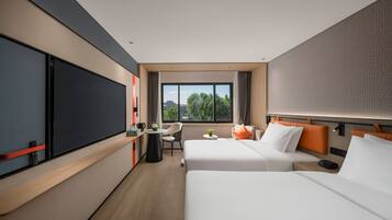 2 Twin Standard | 1 bedroom, premium bedding, down comforters, desk