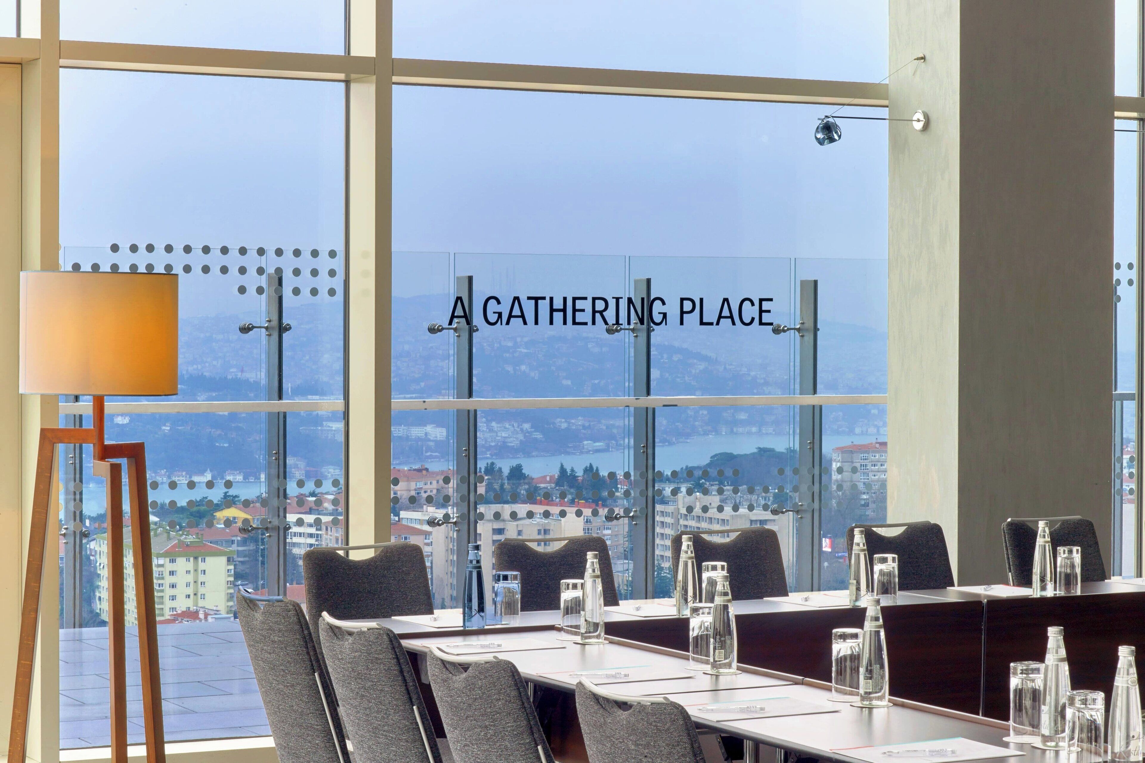 cocktail bar, ocean views, open selected days