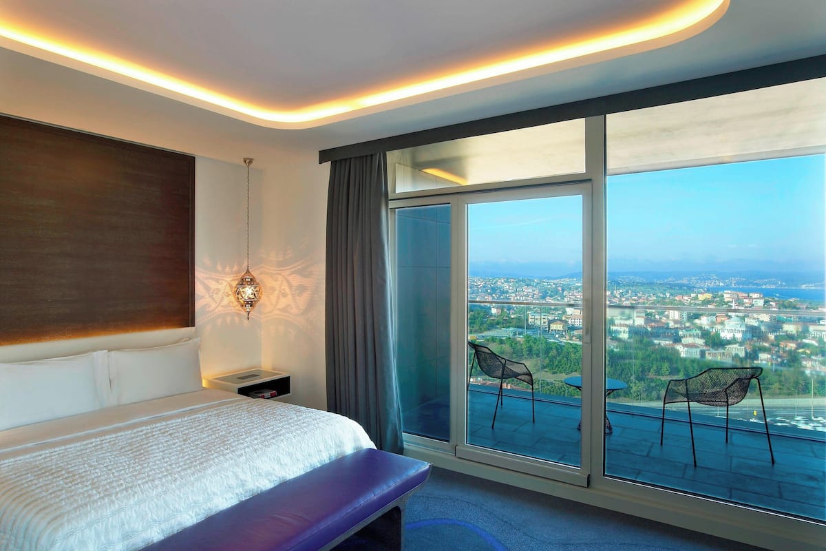executive suite, 1 king bed, non smoking (view) | 1 bedroom, egyptian cotton sheets, premium bedding, minibar