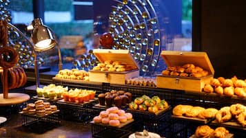 Continental breakfast for a fee on weekdays