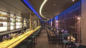 Cocktail bar, ocean views, open select days