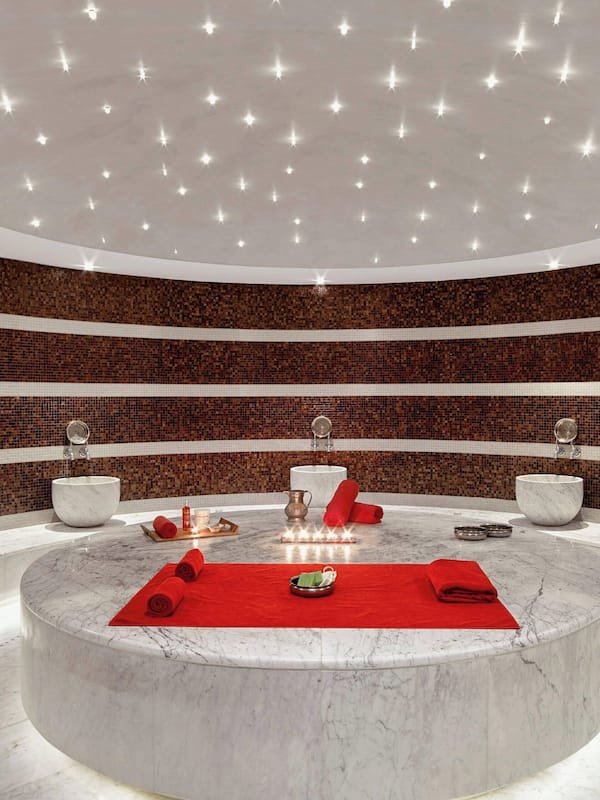 Couples treatment room(s), sauna, hot tub, Turkish bath/hammam