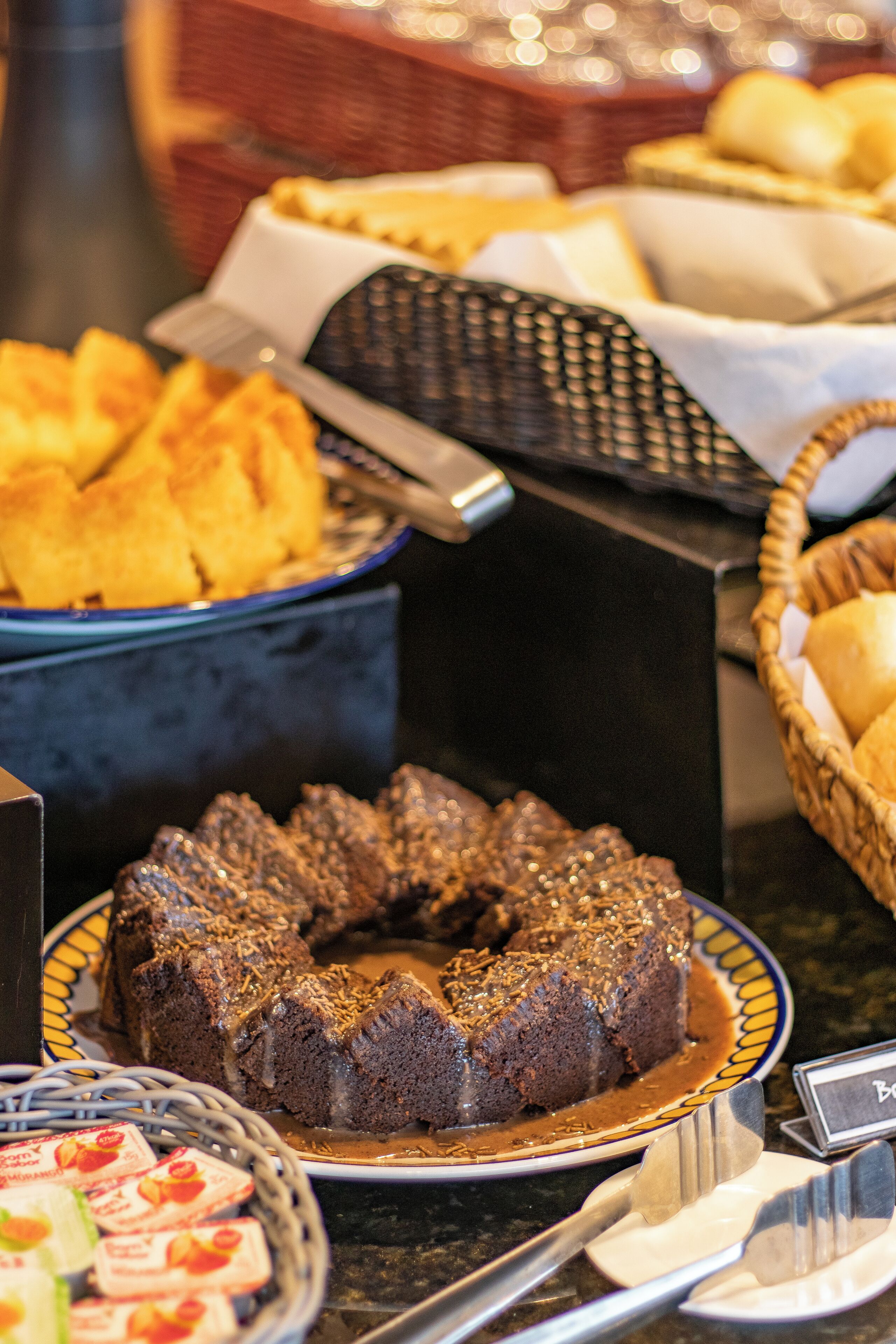 daily buffet breakfast (brl 41 per person)