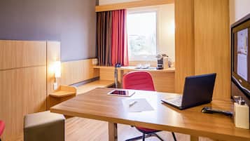 Minibar, escritorio, cortinas blackout y wifi gratis