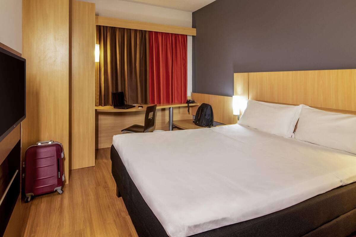 Habitació estàndard, 1 llit doble | Minibar, escriptori, cortines opaques i wifi gratuïta