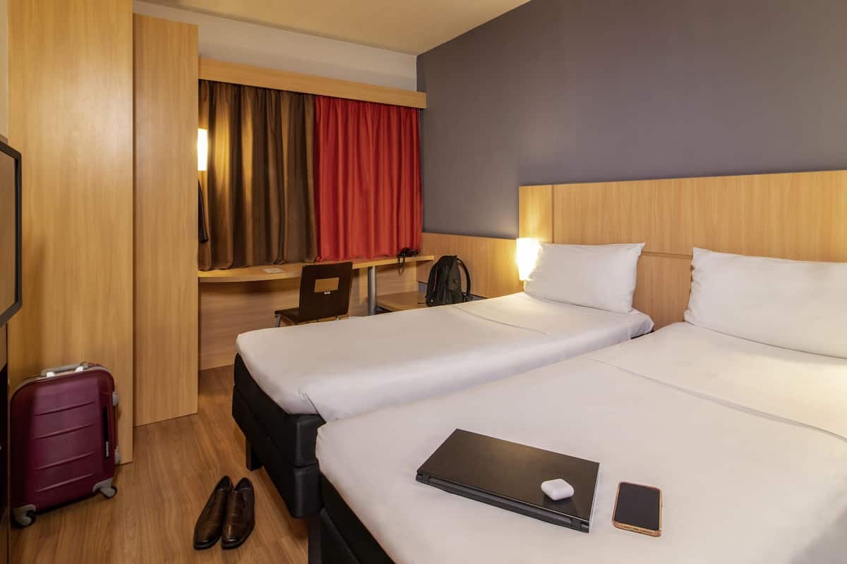 Standard Room, 2 Twin Beds | Minibar, desk, blackout drapes, free WiFi