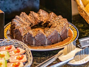 Petit déjeuner buffet servi tous les jours en supplément