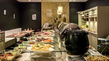 FrĂŒhstĂŒck, Mittagessen und Abendessen