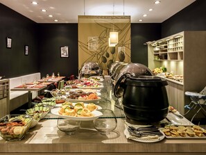 Frokost, lunsj og middag serveres, internasjonale retter