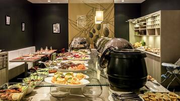 Breakfast, lunch, dinner served; international cuisine