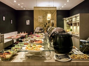 Frokost, lunsj og middag serveres, internasjonale retter 