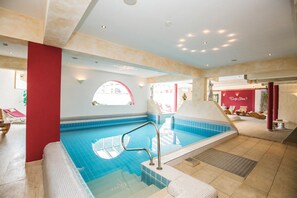 Indoor pool, pool loungers - Vötter's Hotel (Kaprun)