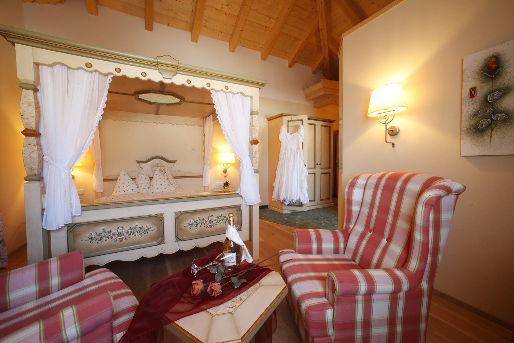 romantic suite, mountain view | minibar, in-room safe, desk, soundproofing