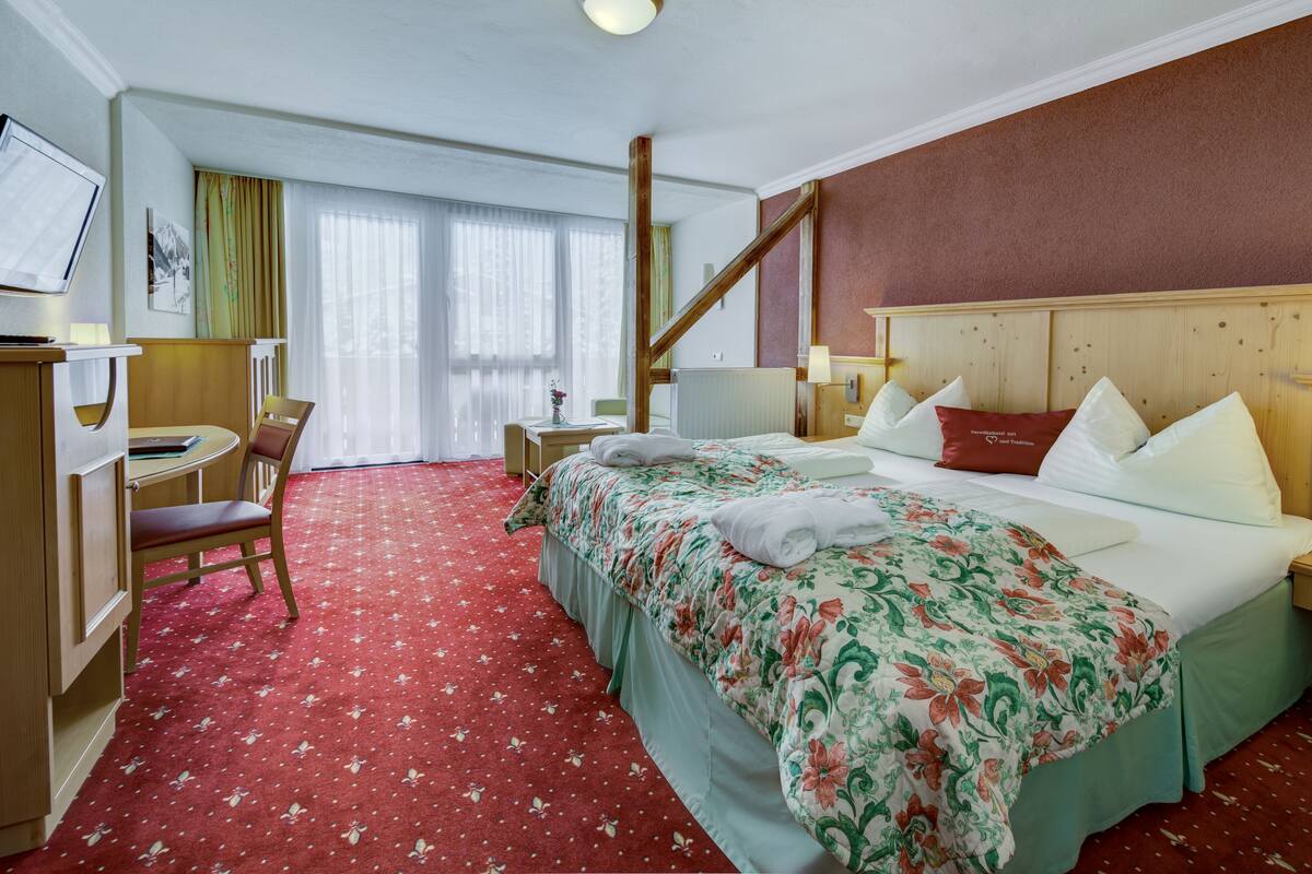 Comfort Double Room, Balcony, Mountain View | Minibar, in-room safe, desk, soundproofing