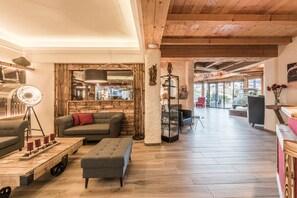 Coin salon dans le hall