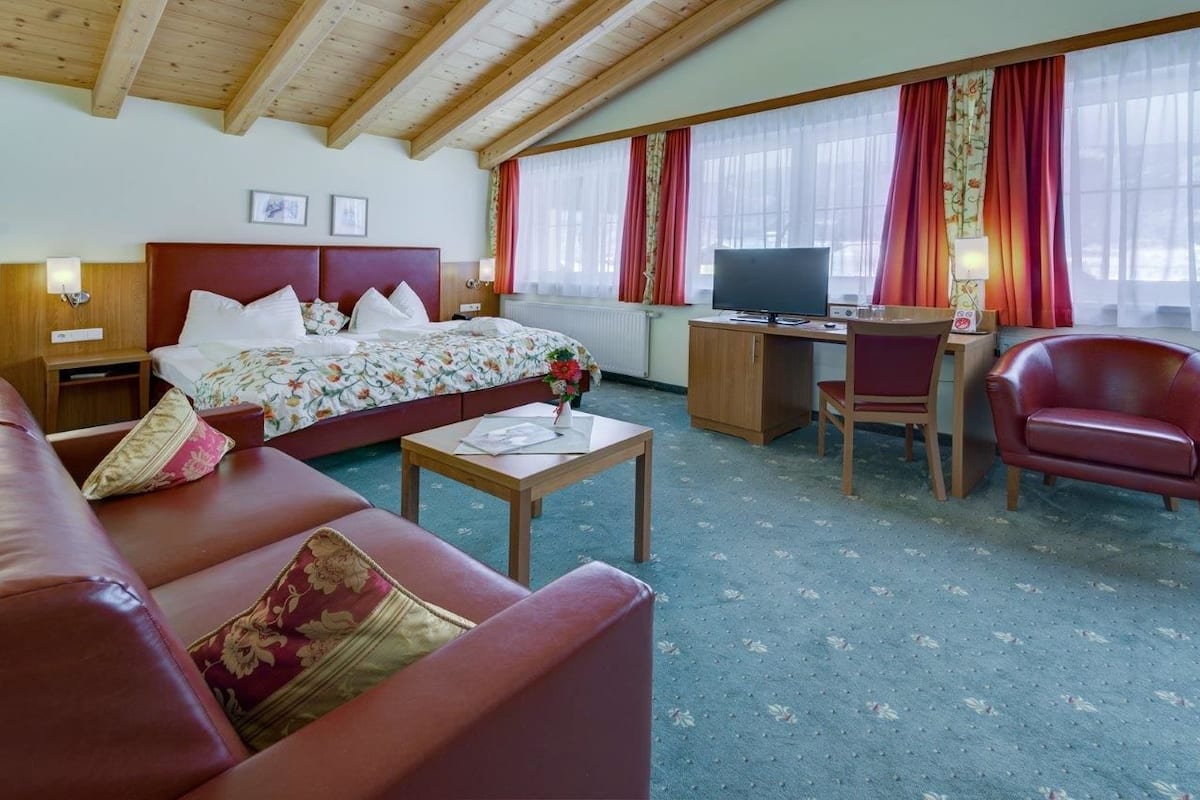 Family Room, Balcony, Mountain View (Maiskogel) | Minibar, in-room safe, desk, soundproofing