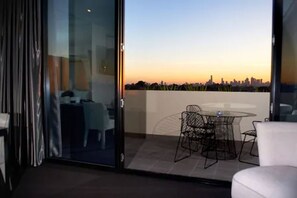 Deluxe Studio | Terrace/patio - MainStay Suites Hawthorn (Hawthorn)