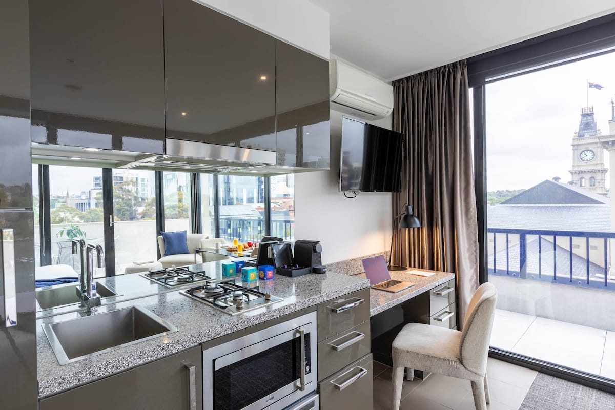 Room, 1 King Bed, Non Smoking (Efficiency)