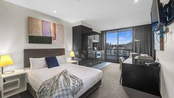 Studio Residence | Premium bedding, down duvets, pillow-top beds, in-room safe