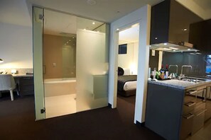One Bedroom Residence | Premium bedding, down comforters, pillowtop beds, in-room safe - MainStay Suites Hawthorn (Hawthorn)