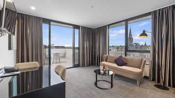 Studio Executive Residence | Premium bedding, down duvets, pillow-top beds, in-room safe