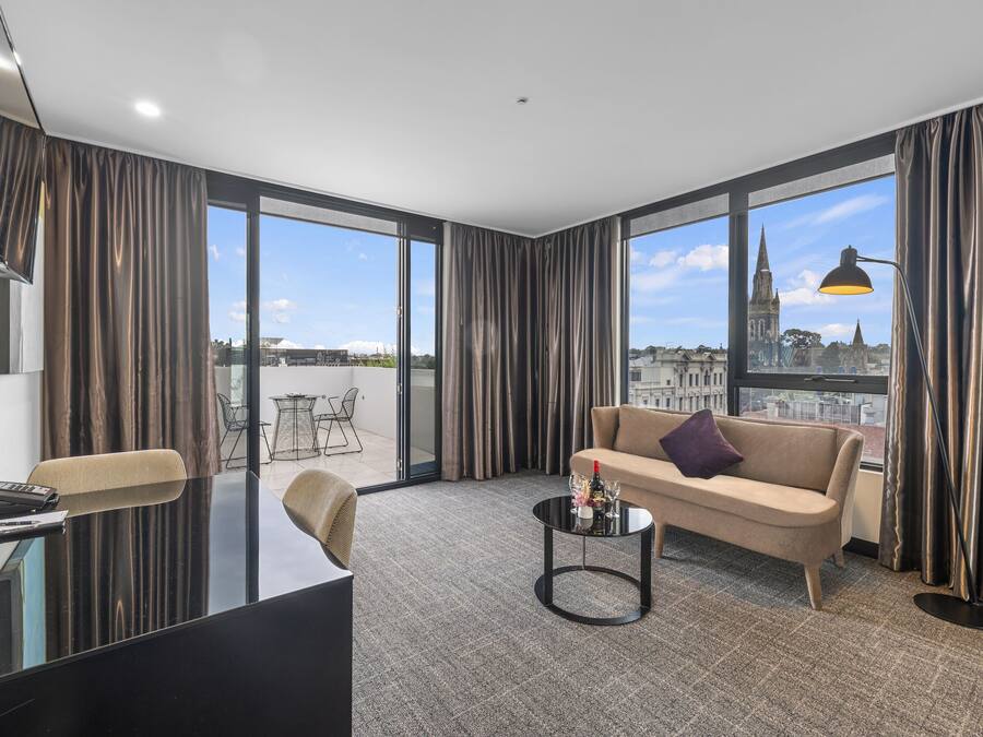 Studio Executive Residence | Premium bedding, down duvets, pillow-top beds, in-room safe