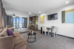 Studio Executive Residence | Seprai premium, selimut bulu angsa, bantalan ekstra lembut, dan brankas