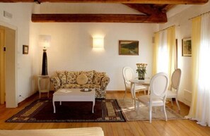 Minibar, Zimmersafe, schallisolierte Zimmer, Babybetten