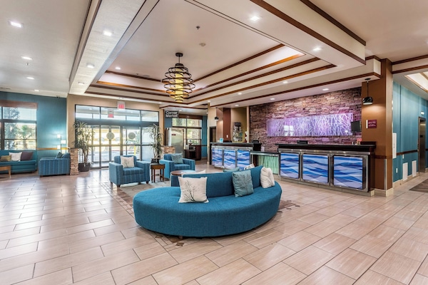 Room, 2 Queen Beds | Lobby lounge