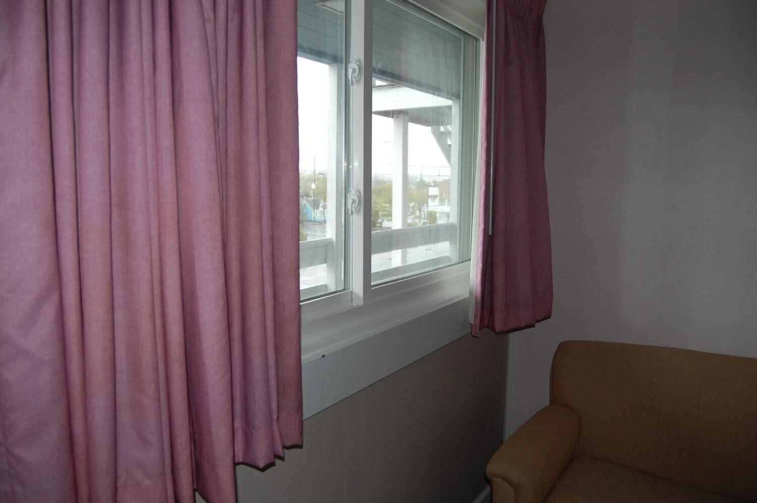 Individualmente mobiliados, cortinas blackout, Wi-Fi de cortesia