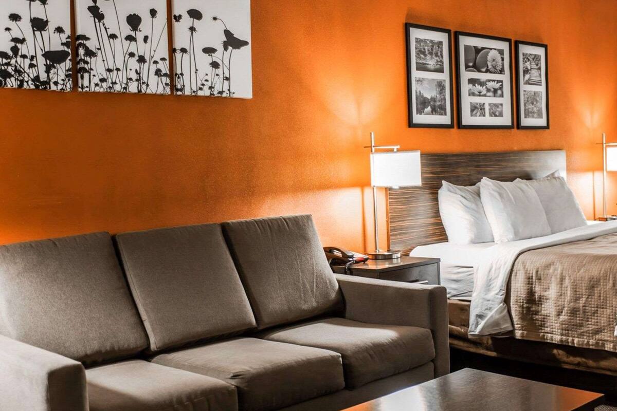 suite, non smoking | in-room safe, desk, iron/ironing board, free cots/infant beds