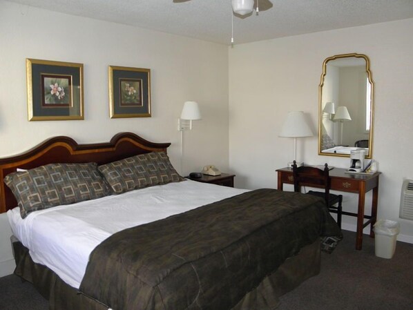 Standard Room, 1 King Bed