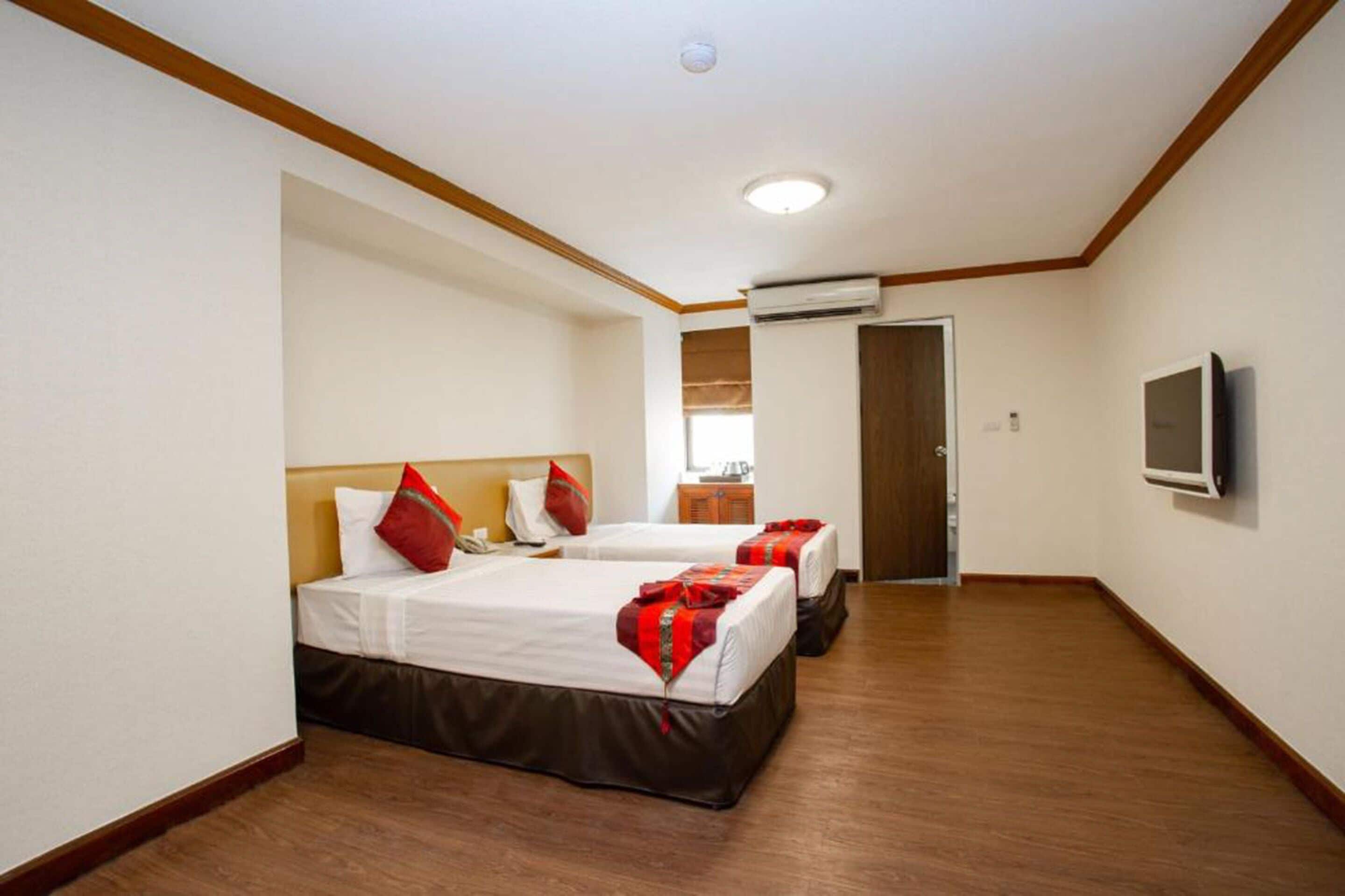 1 bedroom, desk, free wifi, bed sheets