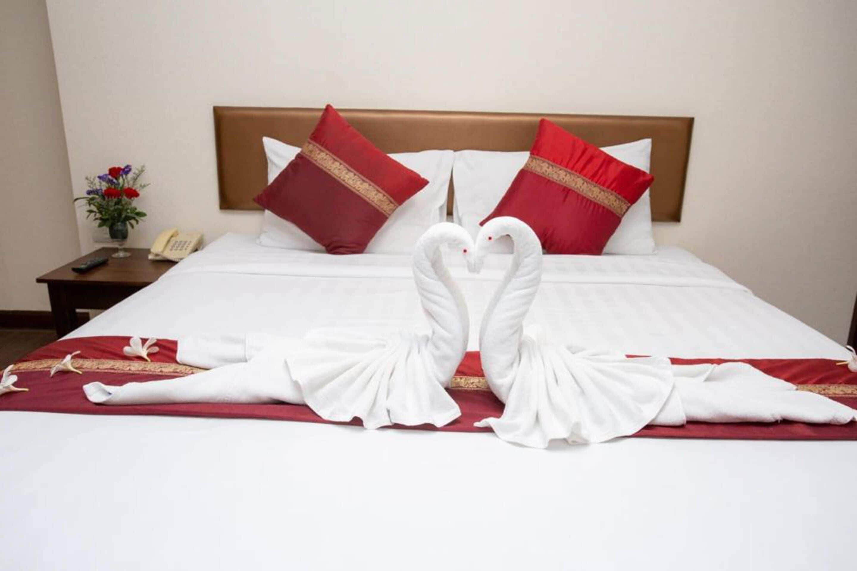 1 bedroom, desk, free wifi, bed sheets