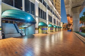 Vista frontal de la propiedad