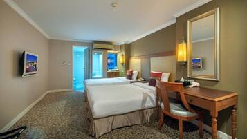 Executive Superior Deluxe Double or Twin Room | Desk, free WiFi, bed sheets