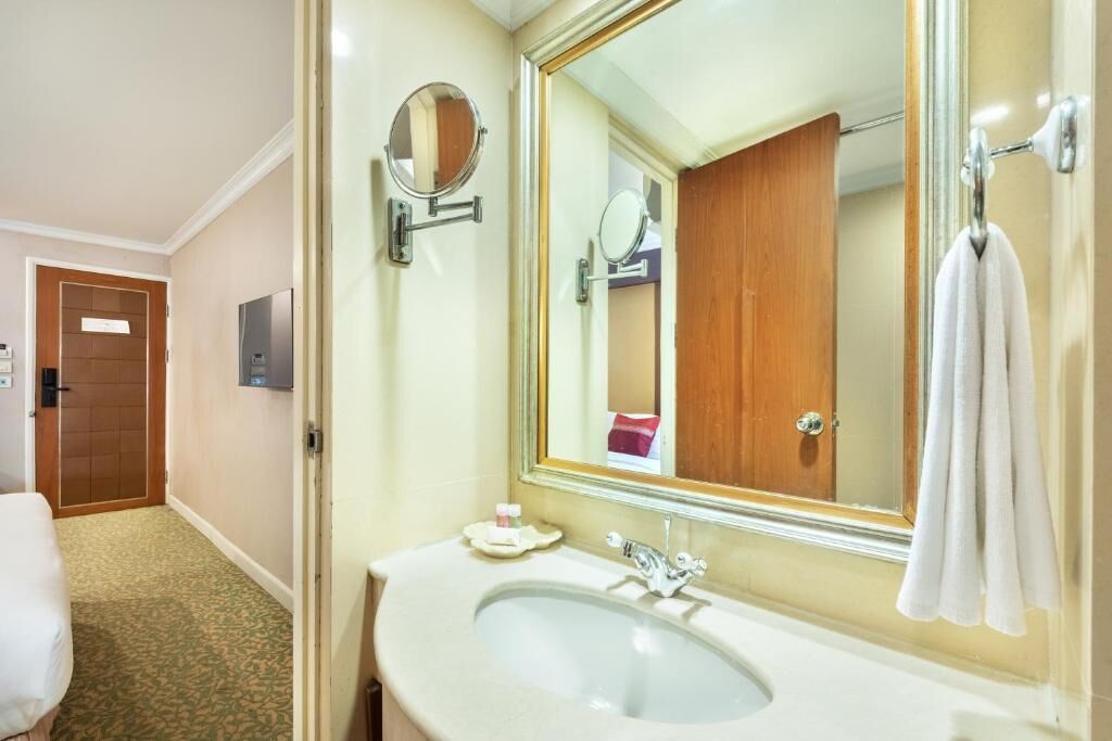 executive deluxe double or twin room | 1 bedroom, desk, free wifi, bed sheets