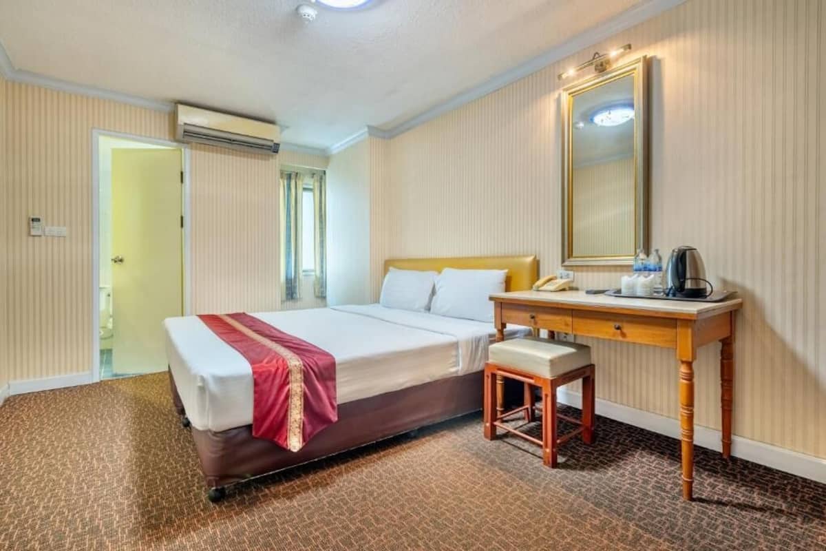 Deluxe Double or Twin Room | 1 bedroom, desk, free WiFi, bed sheets