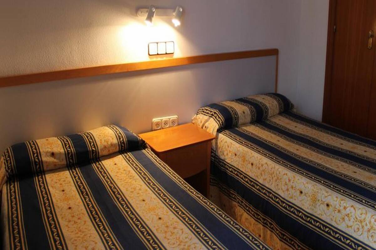 In-room safe, cots/infant beds, WiFi