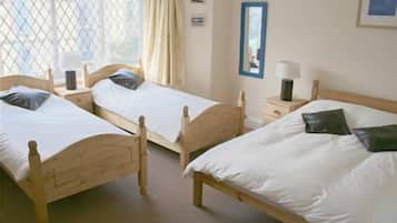 Family Room, Ensuite | Iron/ironing board, bed sheets