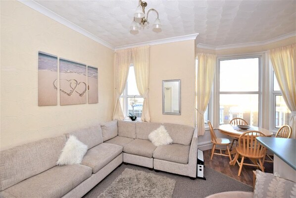 Family Apartment, Ensuite (Large Bedroom First Floor) | Lounge