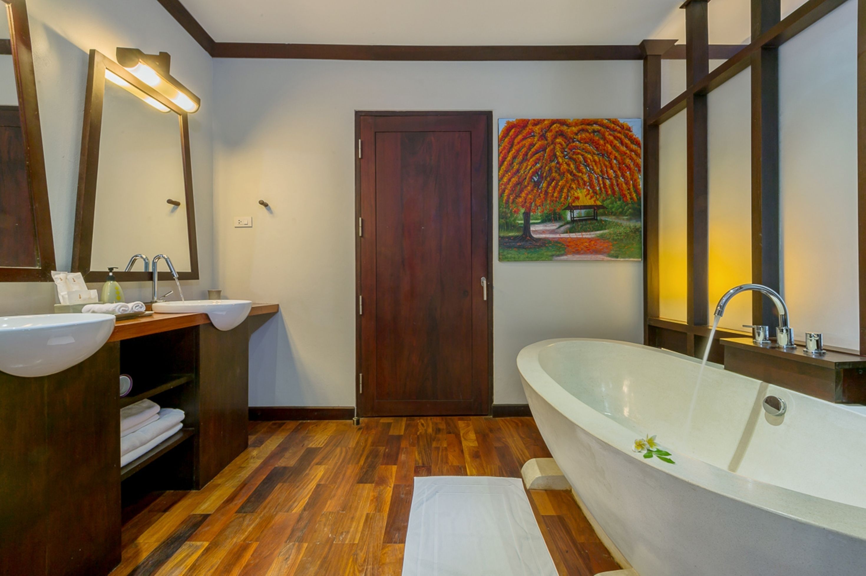 premium double room | bathroom | shower, rainfall showerhead, free toiletries, hair dryer