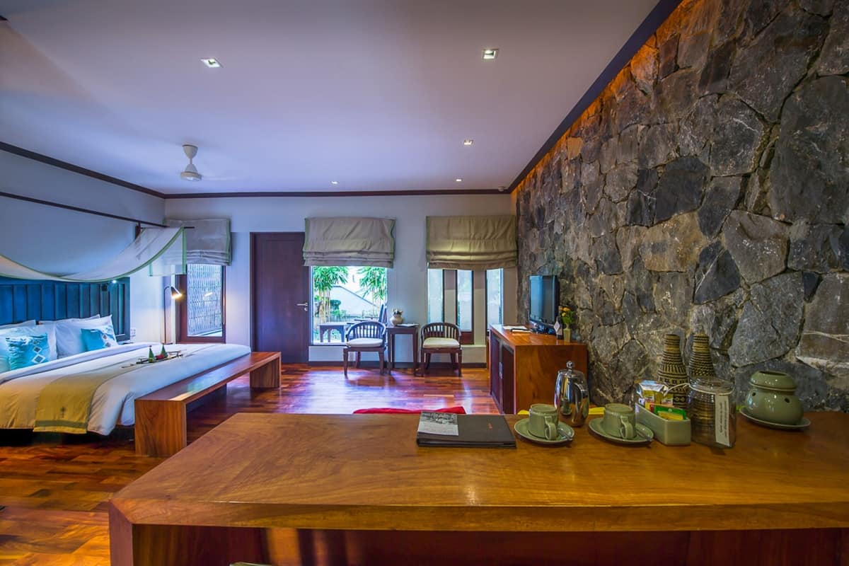 premium double room | room amenity