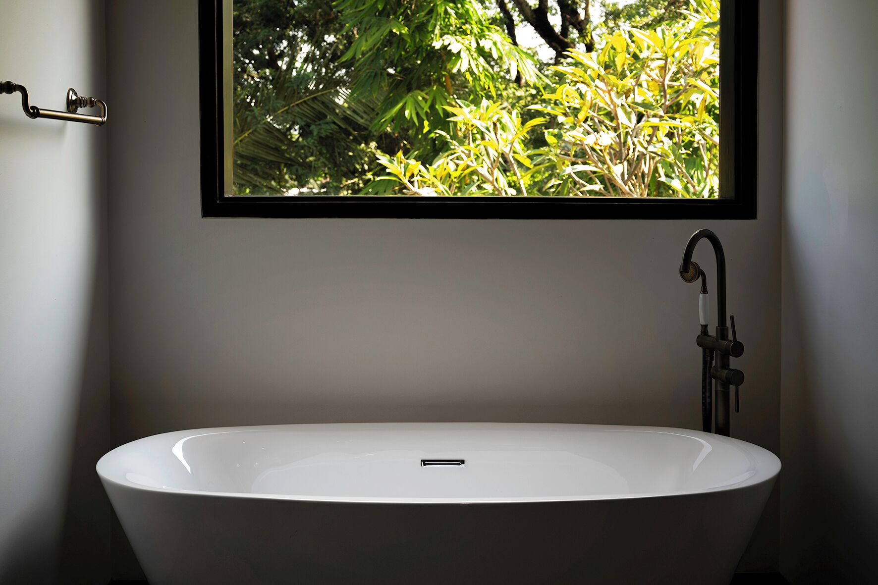 Kiri Suite - King Bed | Salle de bain | Douche, douche à « effet pluie », articles de toilette gratuits