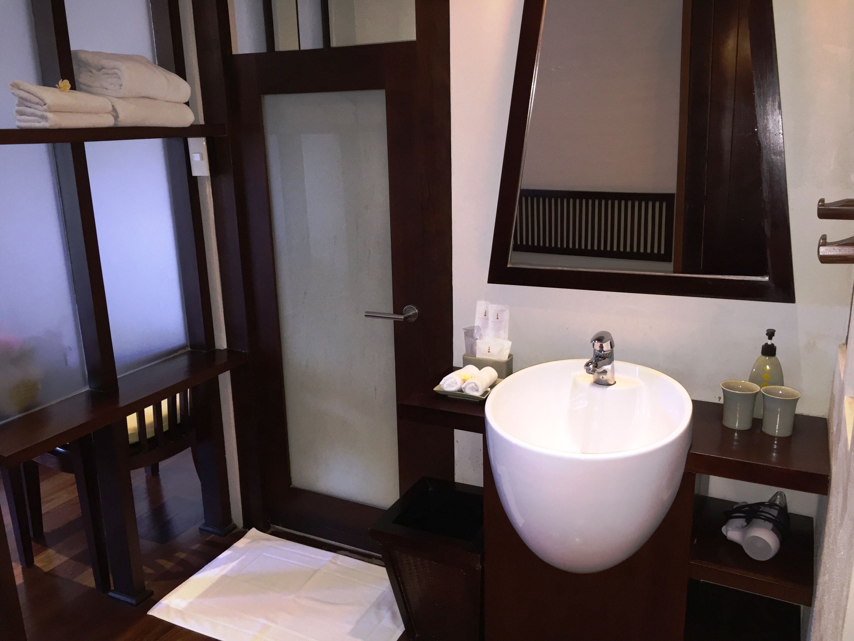 shower, rainfall showerhead, free toiletries, hair dryer