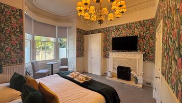 واي فاي مجانًا وملاءات أسرّة