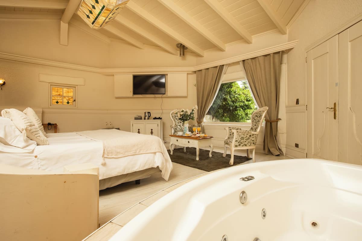 Suite, 1 King Bed | 1 bedroom, premium bedding, memory foam beds, individually furnished