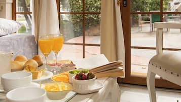 Family Room | 1 bedroom, premium bedding, memory foam beds, individually furnished