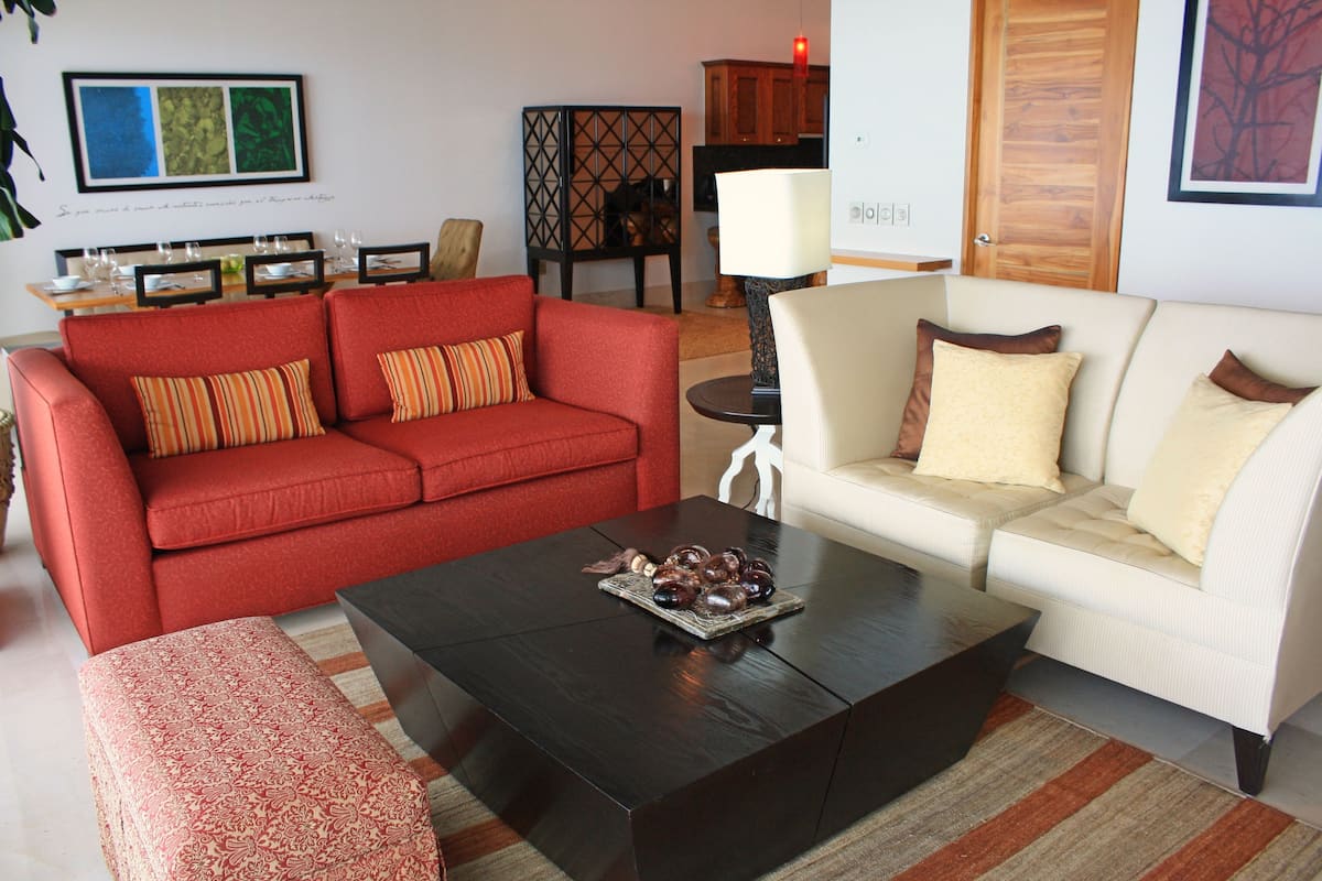 3 Bed Deluxe Suite | Living room | 32-inch plasma TV with cable channels, TV, video-game console