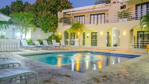 2 outdoor pools